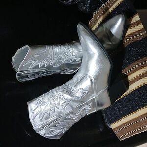 SILVER COWBOY BOOTS